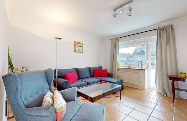 Sonnige 2-Zimmer Wohnung mit Terrasse, Balkon und Kamin in ruhiger und