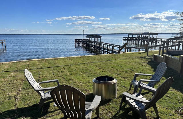 Life is better at the Lake Lakefront home that sleeps 13!
