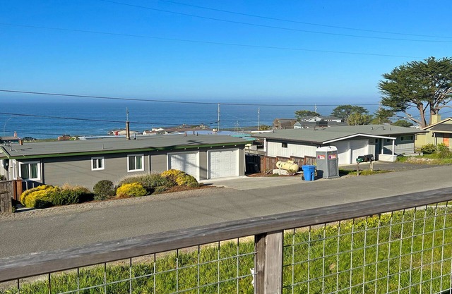 Lifes a Beach - Quaint community north of BB, nice views.