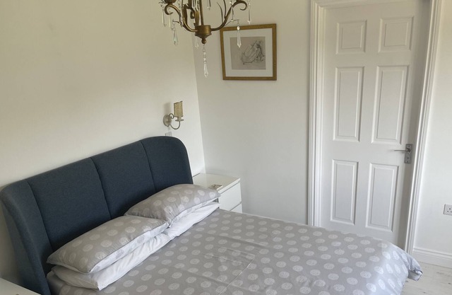 Light and Airy Lodge in Devon Countryside