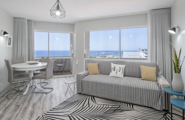 Light and sea views in the centre of Funchal, Alegria III