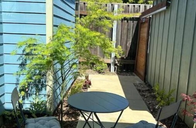 Light filled 1 bed, 1 bath ADU