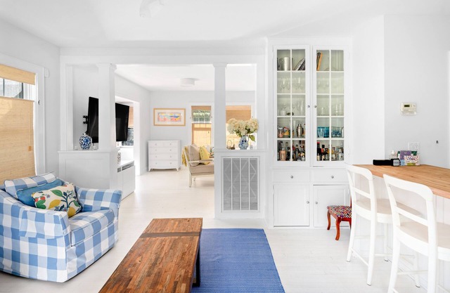 Light-filled home with fireplace & enclosed yard - near wineries