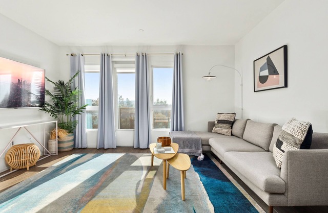 Light-Filled Sanctuary in Iconic Los Angeles