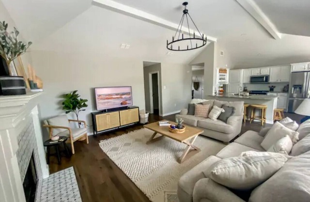 Light-filled + spacious house near Texas A&M