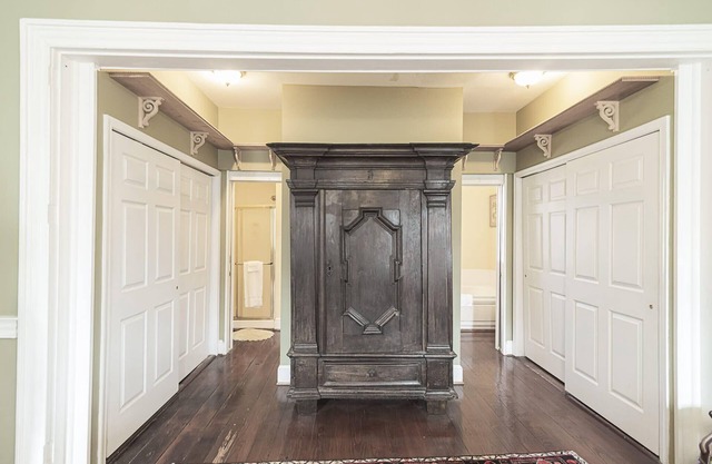 Light Horse Inn: Suite 1