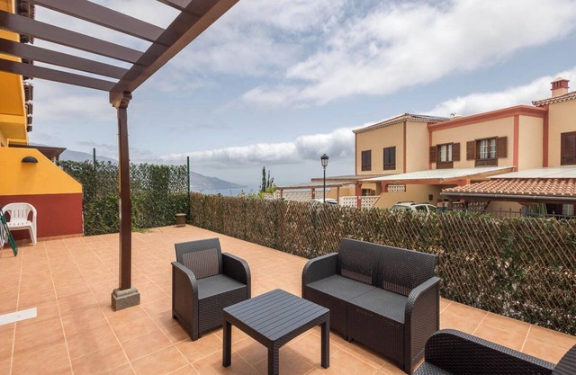 Lightbooking Las Breñas Garden con piscina