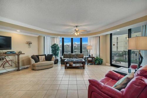Lighthouse on the Bay 2213 - Large Pet Friendly Condo-Inquire for Boat Slip
