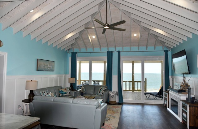 Lighthouse View | Beachfront Bliss. Bring the Whole Family (Pets Too)