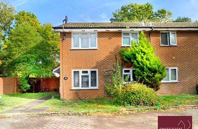 Lightwater - 1 Bedroom Terrace House