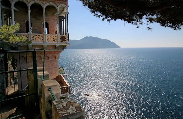 LIGURIA HOLIDAYS - "Scogliera 2" On the cliff with private beach