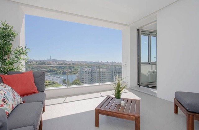 Leben in Porto | Luxus-Apartment mit Flussblick I