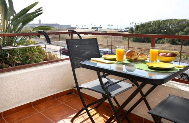 Like-home-T1 Apt-Sea View, near the beach