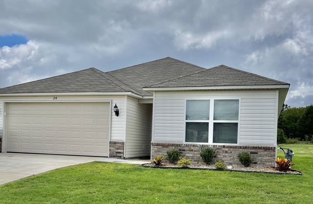 Like New Home close to town family friendly, quiet and close to amenities.