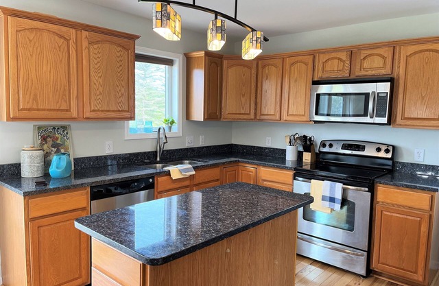 Like new house - 5 min. to Cornell on tranquil 21 acres - ski trails, wildlife!
