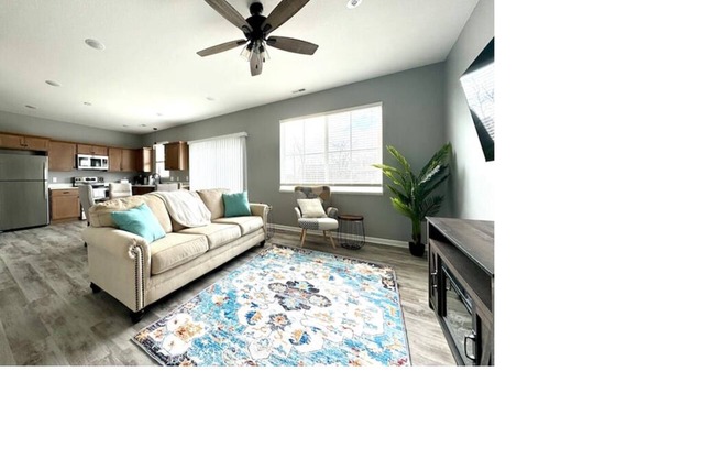 "Lil' Beachy" - Spacious 4-bedroom townhome close to MN State University Campus