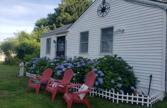 Lil' Coastal Cottage
