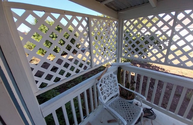 Lil' Cowboy Casita!! Charming cottage in brilliant Benson with AC, WiFi & more!