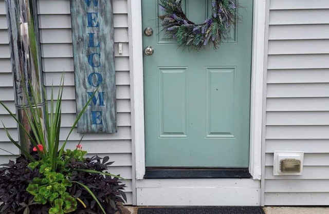 Lil' Dipper Cottage, Crystal Lake! 25 min to UConn & Bradley Int'l Airport!