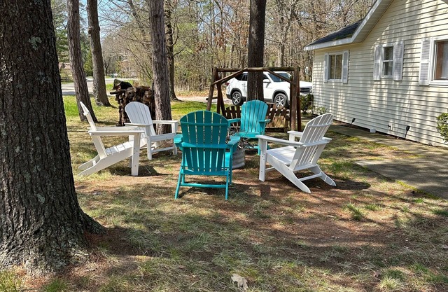 Li’l Yellow Cottage on the Sunrise Side