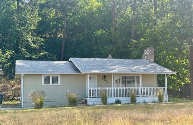 Lilac House - Spacious 5-bedroom near Lake Fernan and downtown Coeur d'Alene