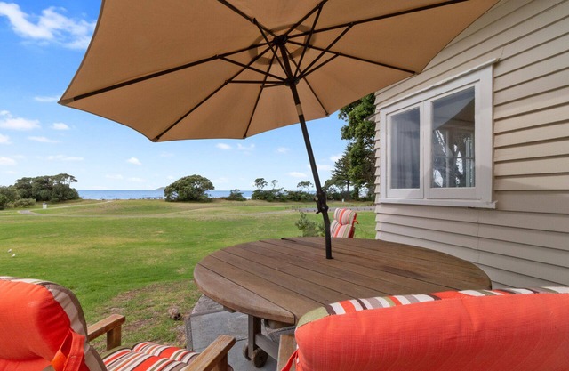 Lilian's Cottage - Waihi Beach Holiday Home, WAIHI BEACH