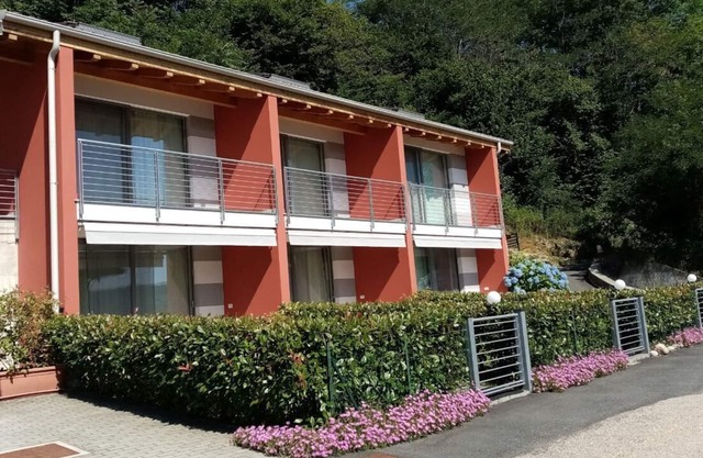 "Lilla" Wohnung in Villa mit Seeblick, Parkplatz und Privatstrand
