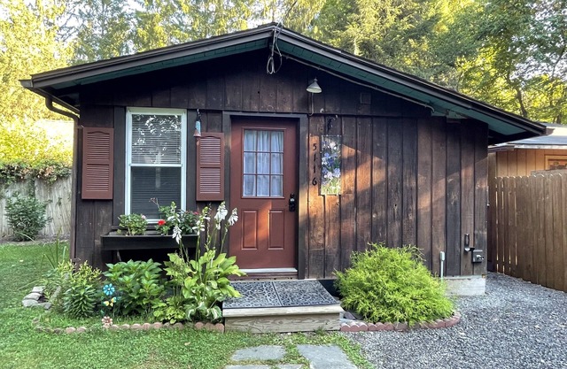 Lily Cottage - a cozy accomodation moments from the beautiful Ashokan reservoir