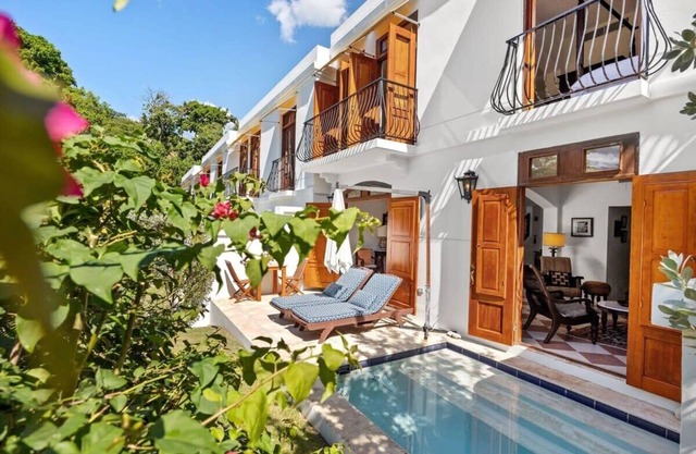 Limón y Playa | Luxury Tropical Getaway in Rincón