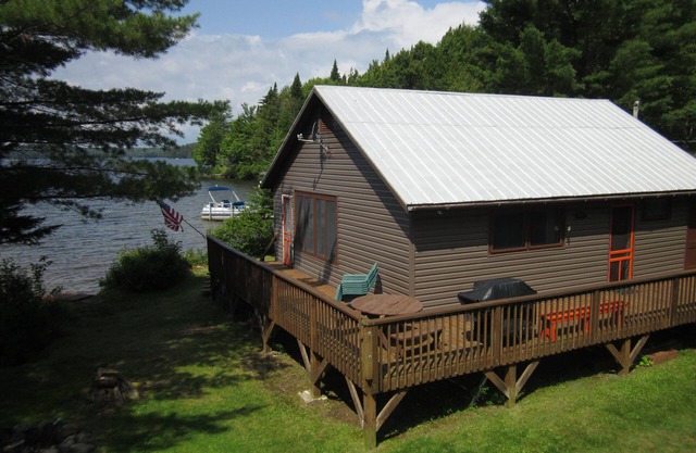 Limekiln See: Panorama Lodge Adirondack Camp am See für Familien