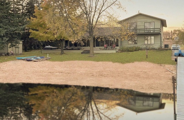 Limited summer dates Lakefront sandy beach, sunroom, sauna, game room, kayaks!