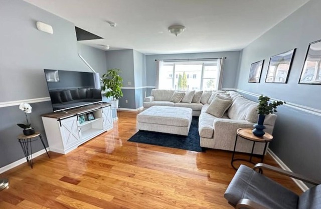 Limited-Time Offer: Danbury Delight - 20% Off Your Serene 3BR Escape!