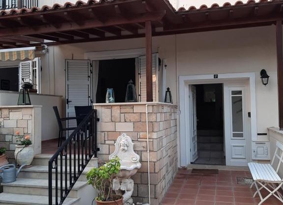 Limnaria Deluxe Maisonette
