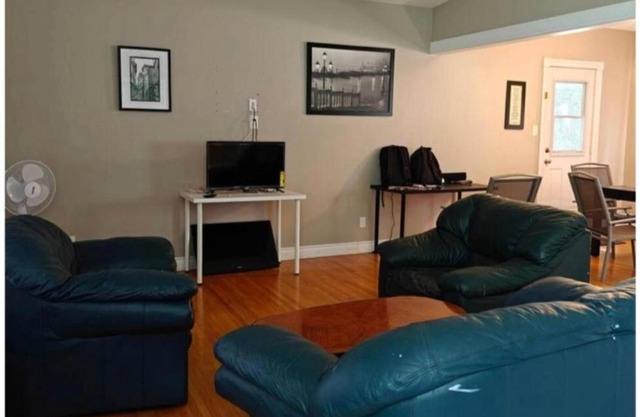 Lina's Place1