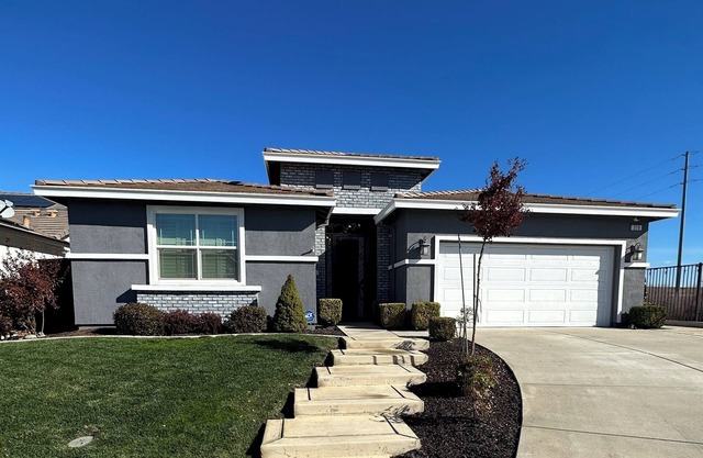 Lincoln Great Home w/ Beautiful Pool+ Hot Tub - Welcome! Enjoy your stay!