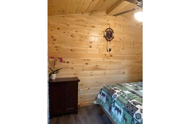 Lincoln Log Cabins- Papa Bear