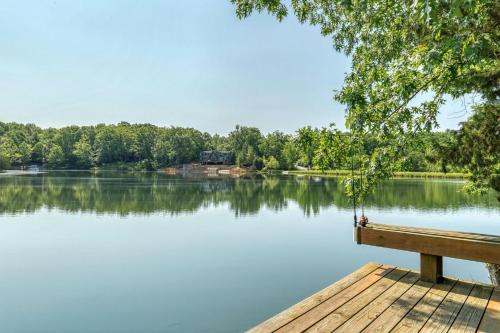 Linden Lakefront Retreat with Kayaks