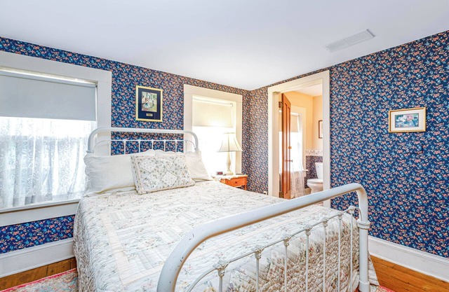 Linen&Stone Inn Unit 1, Charming, Historic, 1.5 Blocks to Main St.