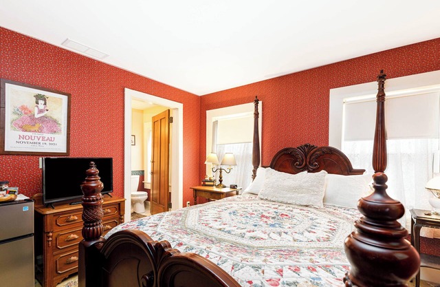 Linen&Stone Inn Unit 2, Charming, Historic, 1.5 Blocks to Main St.