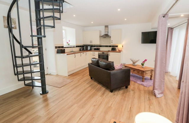 LINHOPE, pet friendly, character holiday cottage in Wooler