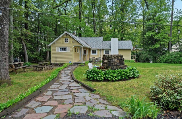Linny’s Lake Retreat, Family-Friendly & Dock Access