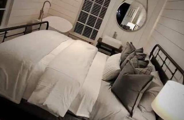 LINVILLE MOUNTAIN BARN LOFT on WEDDING VENUE, Hot Tub, FARM,close to attractions