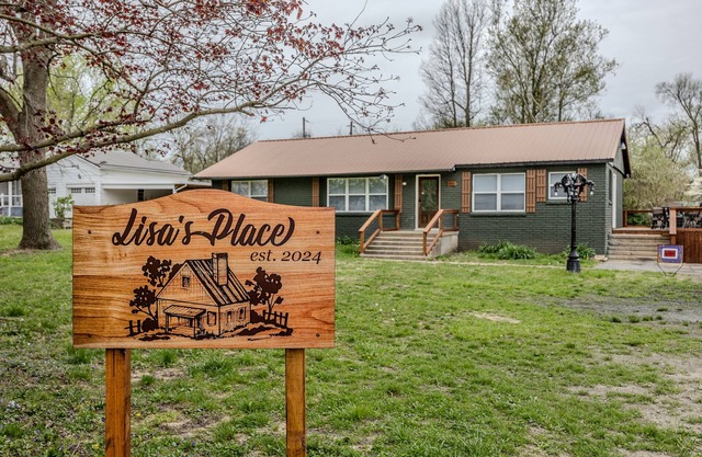 Lisas place. Cozy gathering place nestled in the heart of Lebanon Mo