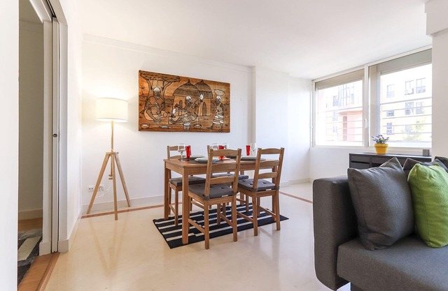 Lisbon Flower 360º - Your Lovely Flat with Pool and Parking