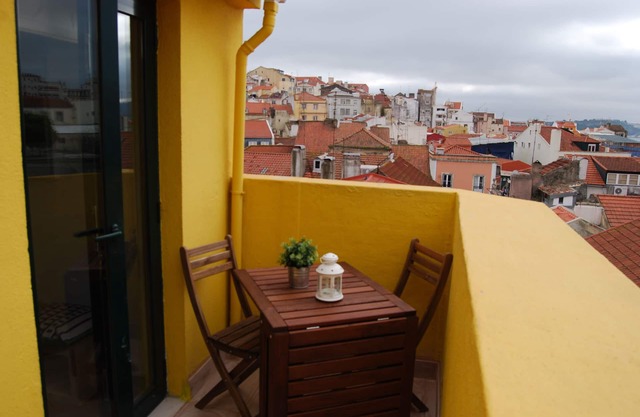 Lissabon Haus, Bairro Alto, Mercês