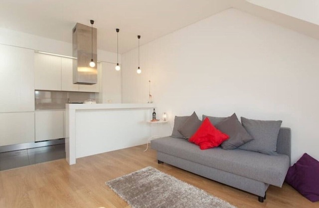 Lisbon Windmill Apartments (White) Elegant and bright duplex apartment