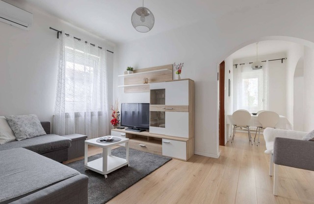 Lisinski - two bedroom apartment with private parking