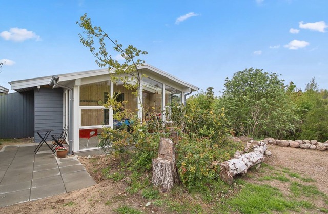 "Lissi" - 700m from the sea by Interhome