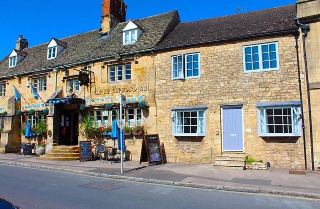 Listed Cottage with parking and garden. Sleeps 5.