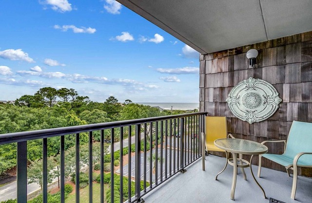 Litchfield Retreat 504, Pool and Easy Beach Access